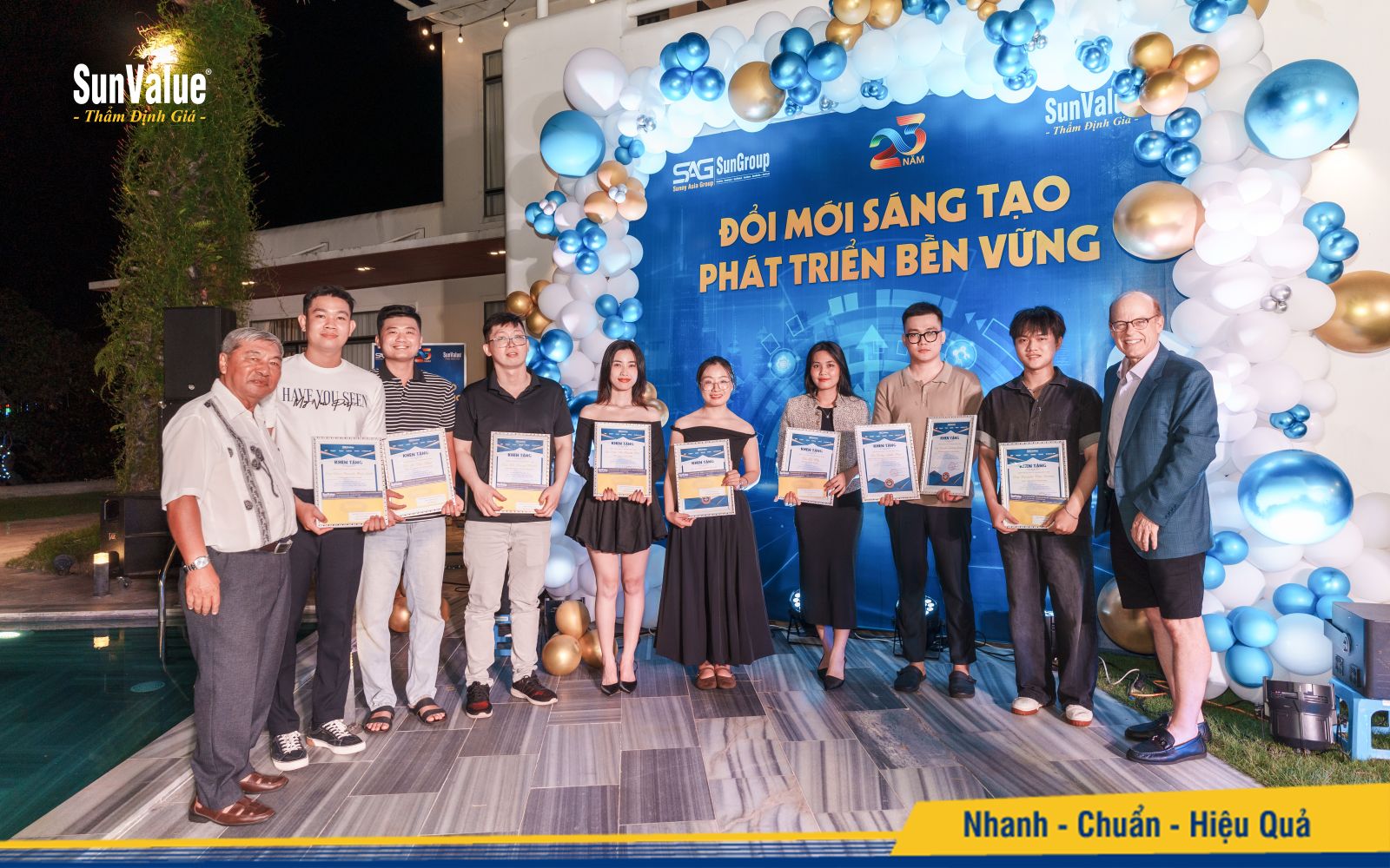 Trao giải CBNV xuất sắc cấp công ty 6 tháng đầu năm 2025