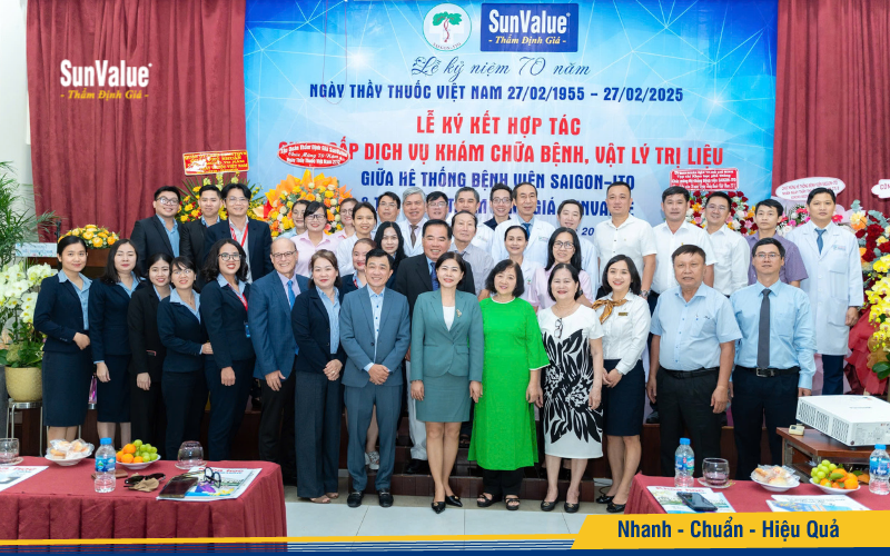Đại diện Hệ thống Bệnh viện SAIGON-ITO, đội ngũ Tập đoàn Thẩm định giá SunValue cùng quý đại biểu, khách mời đến từ các cơ quan ban ngành, doanh nghiệp và báo chí chụp hình lưu niệm