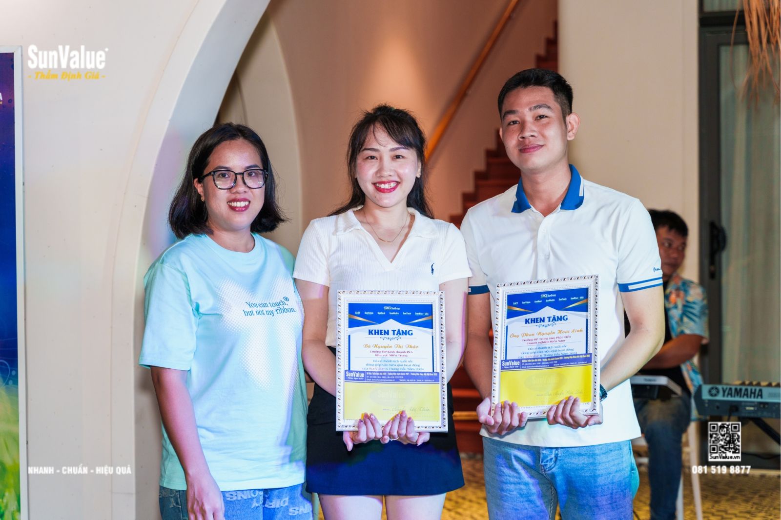 Trao thưởng cho quản lý xuất sắc