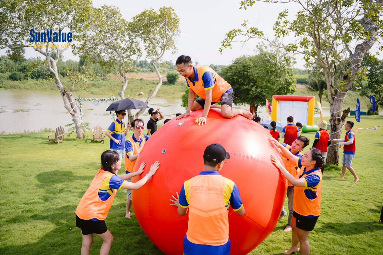 Quả bóng khổng lồ