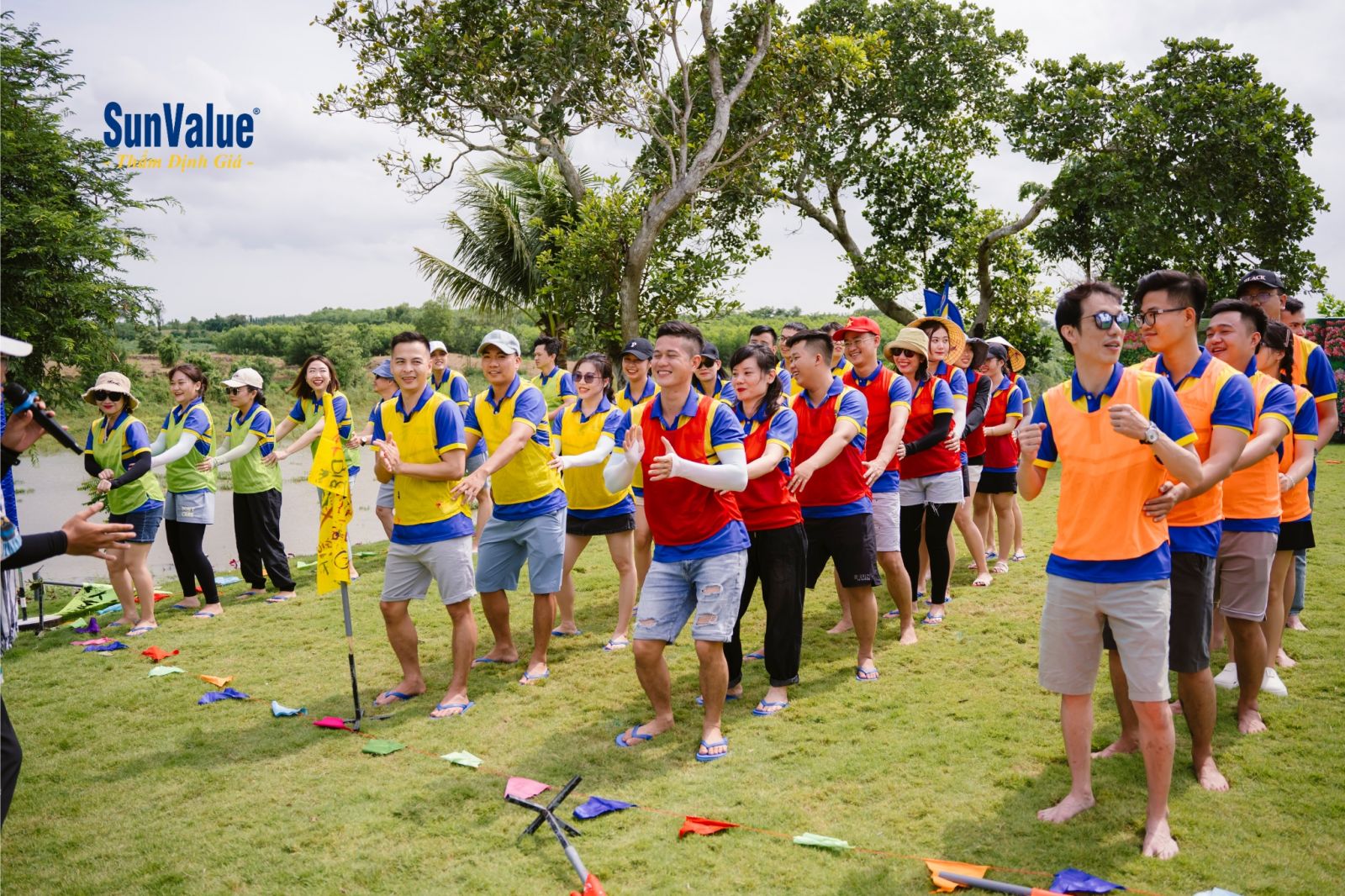 Khởi động Team Building
