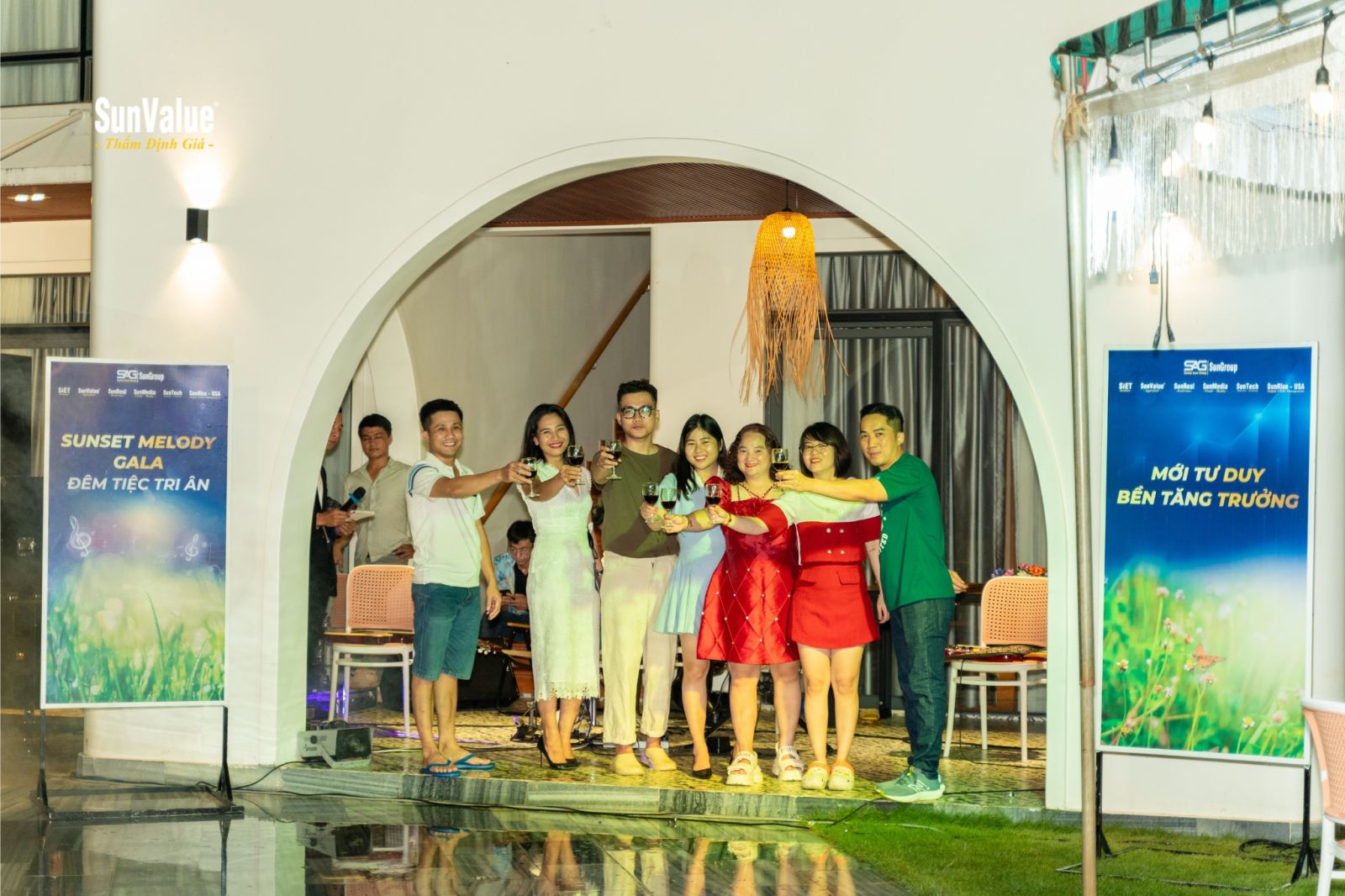 Khai tiệc Sunset Melody Gala