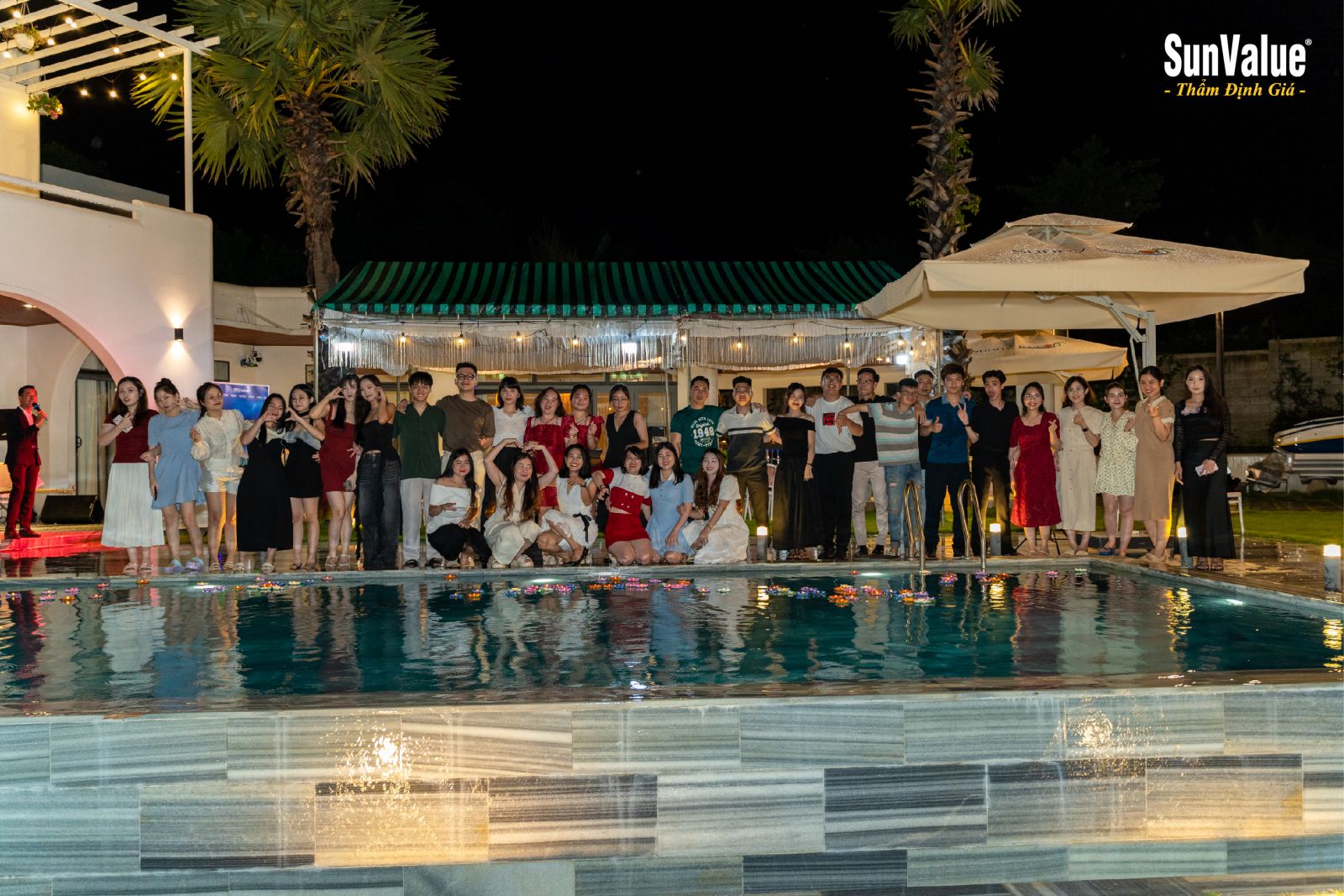 Thả hoa đăng trong Sunset Melody Gala