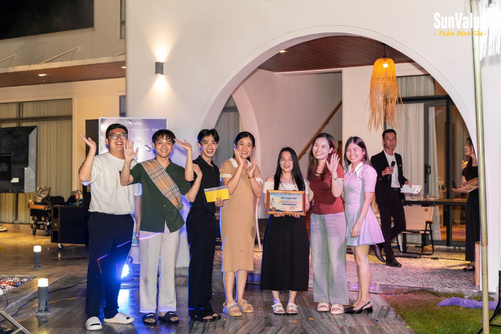 Trao giải thi văn nghệ trong Gala Dinner