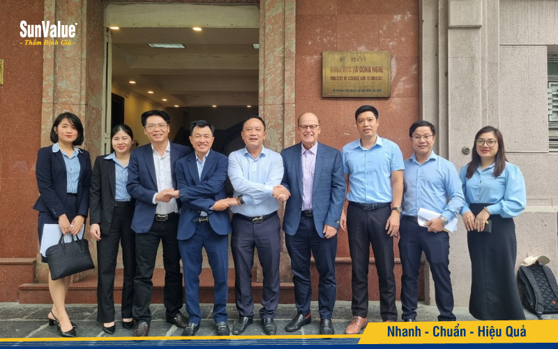 Hai bên chụp ảnh lưu niệm kết thúc buổi tọa đàm